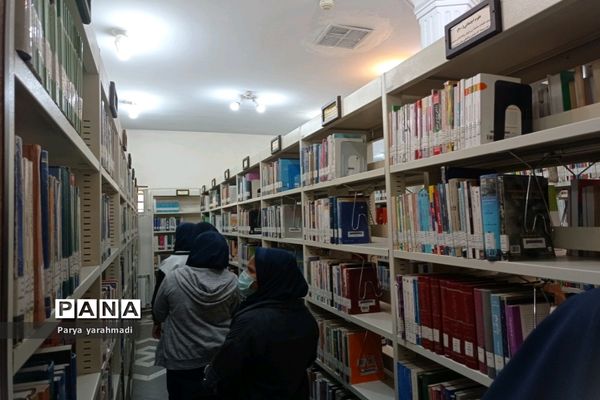 بازدید از کتابخانه ولیعصر شهرستان ورامین به‌مناسبت روز کتاب و کتابخوانی و کتابدار