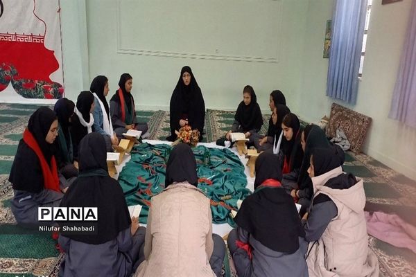 برپایی نماز نور چشم من و محفل انس با قرآن دردبیرستان عصمت صفادشت