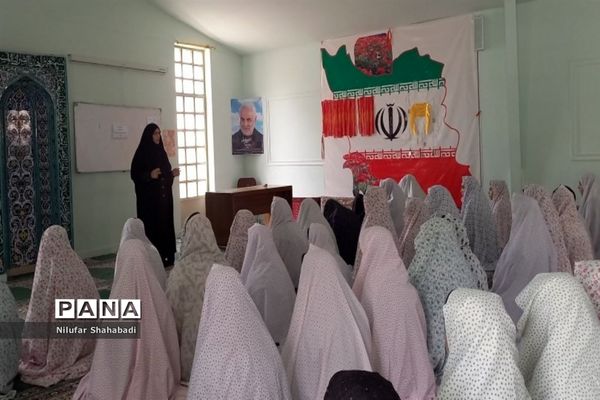 برپایی نماز نور چشم من و محفل انس با قرآن دردبیرستان عصمت صفادشت