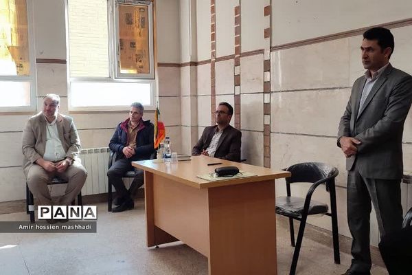 نشست صمیمی امام جمعه بخش رودهن با دانش‌آموزان هنرستان آیت الله رفسنجانی رودهن‌