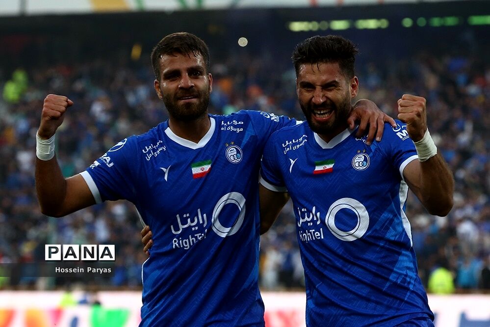 دیدار تیم‌های استقلال تهران و تراکتورسازی تبریز