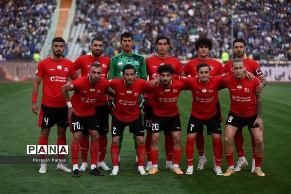 دیدار تیم‌های استقلال تهران و تراکتورسازی تبریز