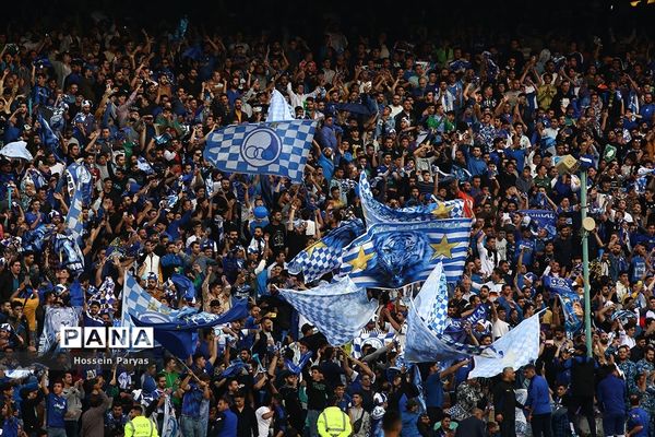 دیدار تیم‌های استقلال تهران و تراکتورسازی تبریز