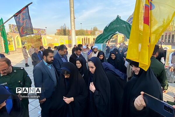 مراسم بدرقه دانش‌آموزان دختر عازم اردوی راهیان‌نور در فرهنگسرای ولاء شهرری