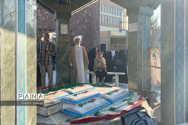 مراسم بدرقه دانش‌آموزان دختر عازم اردوی راهیان‌نور در فرهنگسرای ولاء شهرری