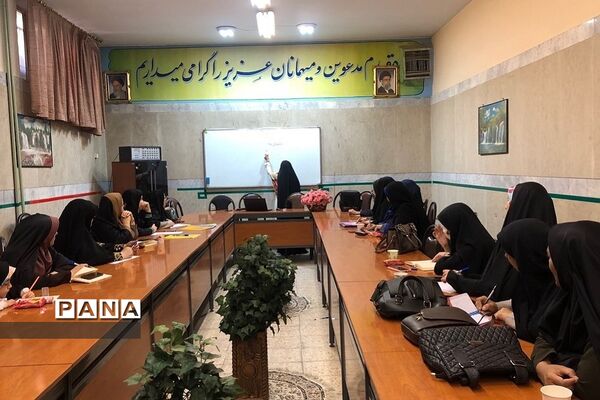 برگزاری کارگاه آموزشی ویژه معاونان پرورشی و رابطان پیشگیری در ناحیه 2 ری