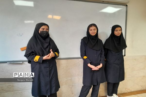 اولین نشست کتاب‌خوانی در دبیرستان استعداد درخشان شهدای مدافع حرم ملارد