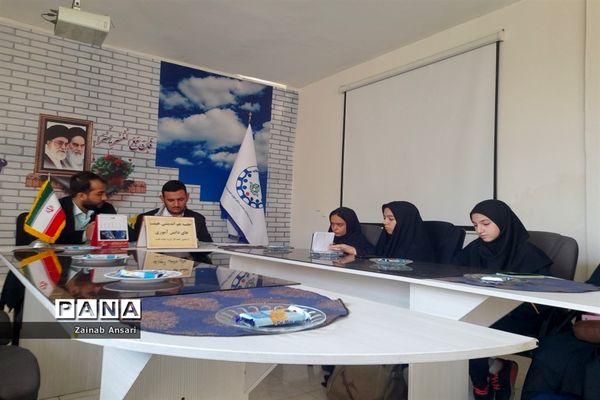 جلسه هم‌اندیشی هیات‌های دانش‌آموزی مدارس در آموزش و پرورش ملارد