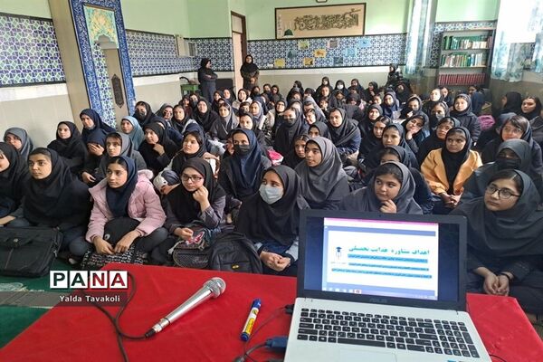 برگزاری جلسه هدایت تحصیلی دانش‌آموزان پایه نهم در دبیرستان هوشیار