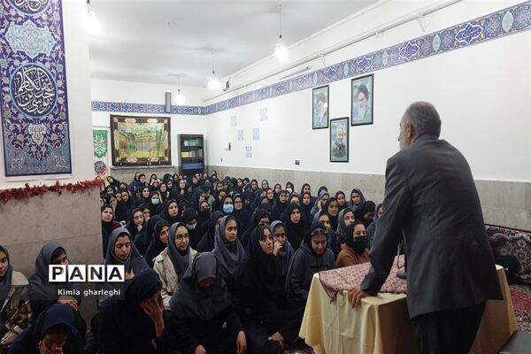 برگزاری کارگاه مشاوره «رمز موفقیت در کنکور» در دبیرستان نمونه ارشاد