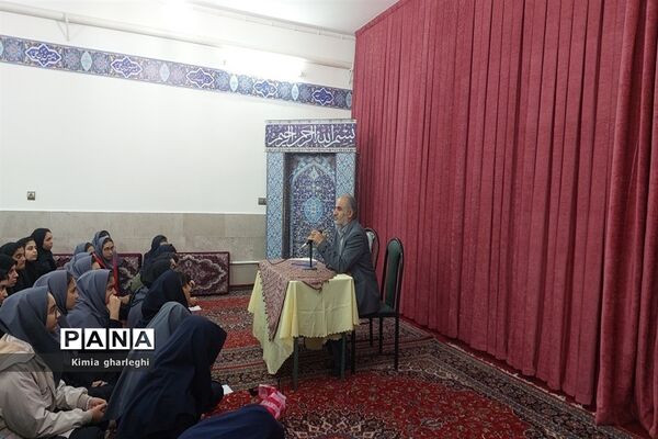برگزاری کارگاه مشاوره «رمز موفقیت در کنکور» در دبیرستان نمونه ارشاد