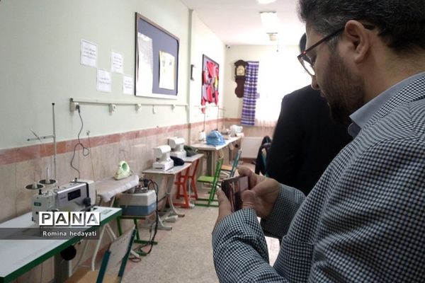 بازدید تخصصی مسئولان بخش فنی و حرفه‌ای و کاردانش اداره کل آموزش و پرورش شهرستان‌های تهران از هنرستان‌مبتکران رودهن
