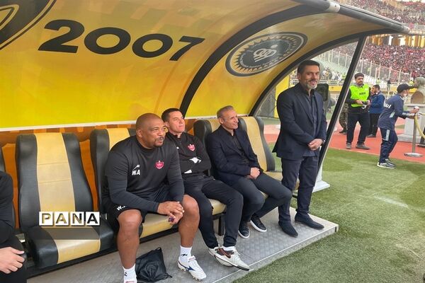 دیدار تیم‌های فوتبال سپاهان اصفهان و پرسپولیس تهران