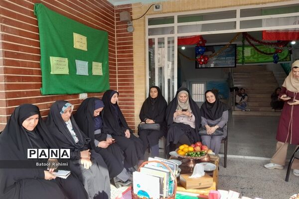 برگزاری مراسم گرامیداشت هفته کتاب و کتابخوانی در دبستان ایران جان‌محمدی صفادشت