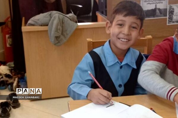بازدید دانش‌آموزان دبستان شهید رحمانی از کتابخانه کرشت شهرستان پردیس‌