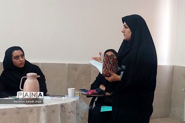 دومین کارگاه آموزش درس فارسی پایه اول ابتدایی در آموزش و پرورش رودهن‌
