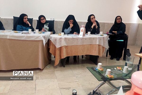 دومین کارگاه آموزش درس فارسی پایه اول ابتدایی در آموزش و پرورش رودهن‌