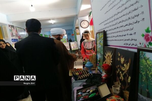 مراسم مبارزه با مواد مخدر در مدرسه عترت پاکدشت
