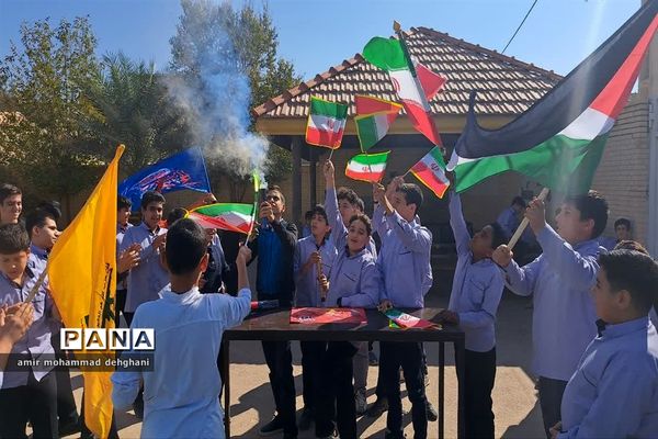 جام فوتبال درون‌مدرسه ای به‌مناسبت هفته بسیج دانش‌آموزی