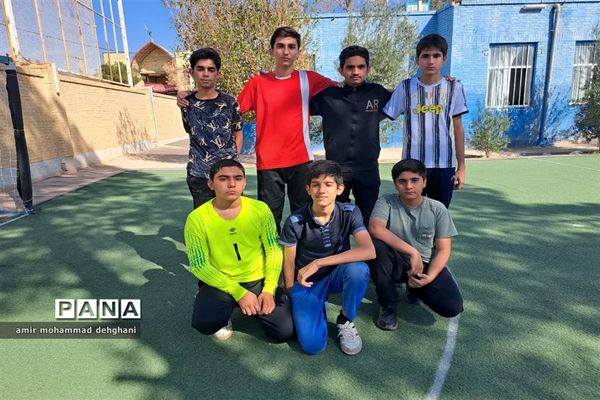 جام فوتبال درون‌مدرسه ای به‌مناسبت هفته بسیج دانش‌آموزی