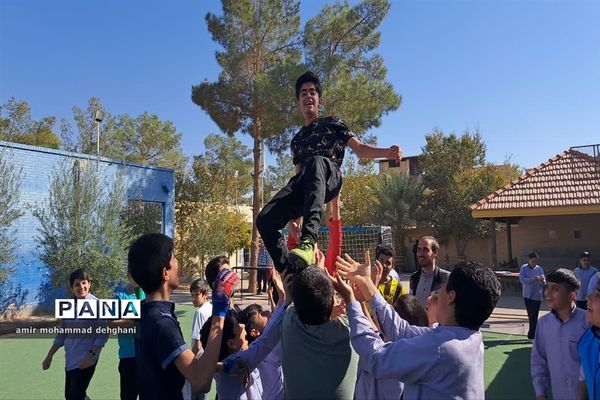 جام فوتبال درون‌مدرسه ای به‌مناسبت هفته بسیج دانش‌آموزی