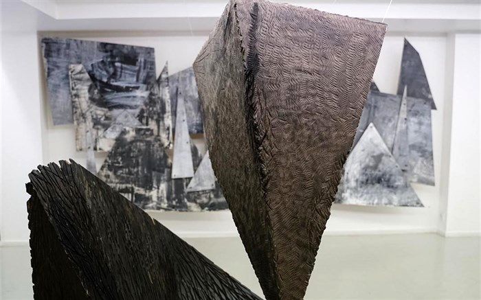 گالری والی میزبان نمایشگاه گلنار قسیمی شد