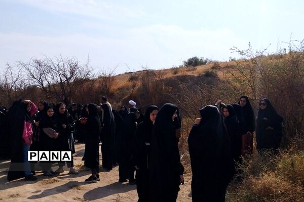 بازدید دانش‌آموزان ناحیه دو ری از مناطق جنگی