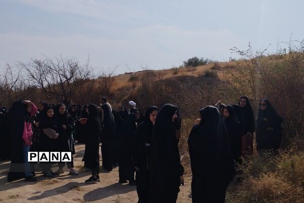 بازدید دانش‌آموزان ناحیه دو ری از مناطق جنگی