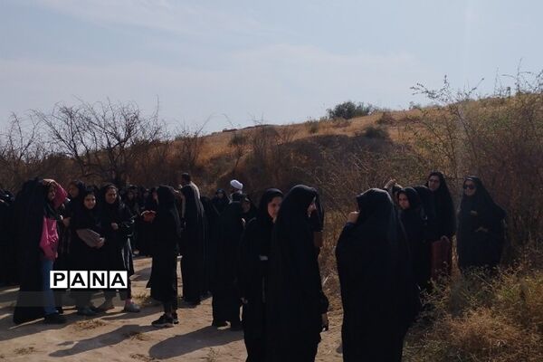 بازدید دانش‌آموزان ناحیه دو ری از مناطق جنگی