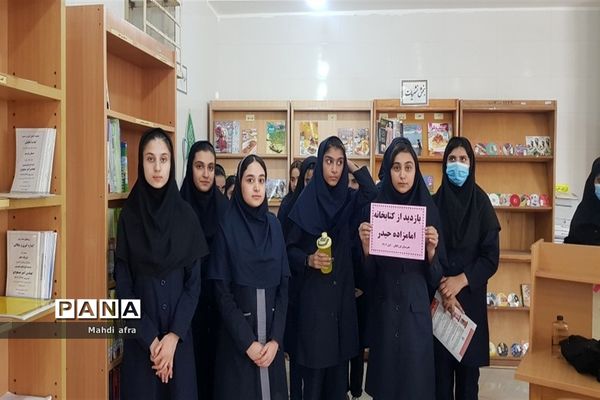 بازدید هنرجویان هنرستان فرزانگان از کتابخانه عمومی امامزاده حیدر( ع)‌‌‌‌ بهبهان