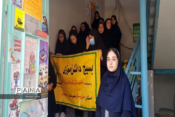 بازدید هنرجویان هنرستان فرزانگان از کتابخانه عمومی امامزاده حیدر( ع)‌‌‌‌ بهبهان