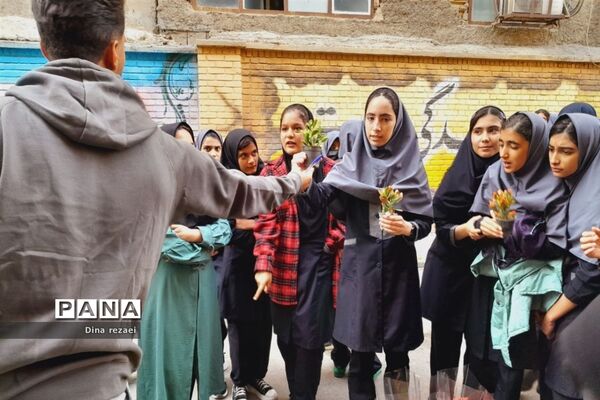 نمایشگاه گل و گیاه در مدرسه شهدای‌هسته‌ای قرچک
