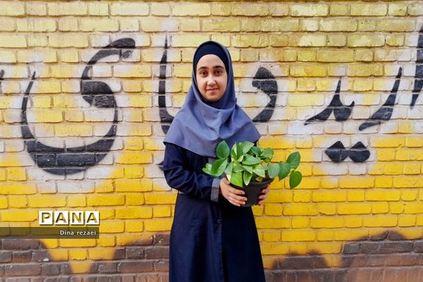 نمایشگاه گل و گیاه در مدرسه شهدای‌هسته‌ای قرچک