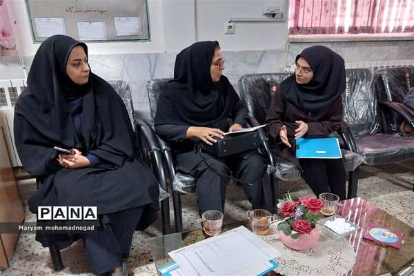بازدید گروه های آموزشی متوسطه اداره کل آموزش وپرورش خراسان رضوی از دبیرستان عصمت دو