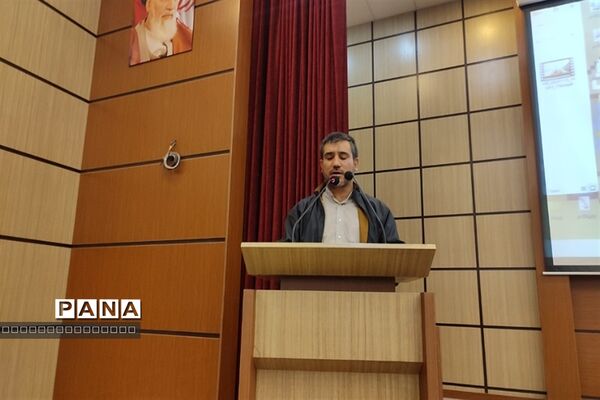 مراسم بدرقه دانش‌آموزان دختر عازم راهیان نور در شهرستان رباط‌کریم