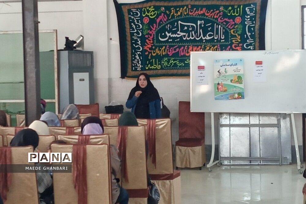جلسه انجمن اولیا به‌مناسبت هفته دیابت در سالن اجتماعات کرشت شهرستان پردیس‌