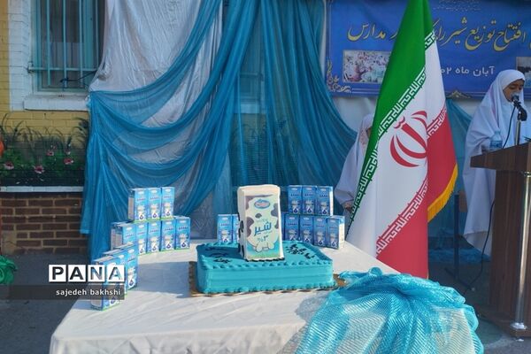آیین توزیع شیر در مدارس خراسا ن رضوی
