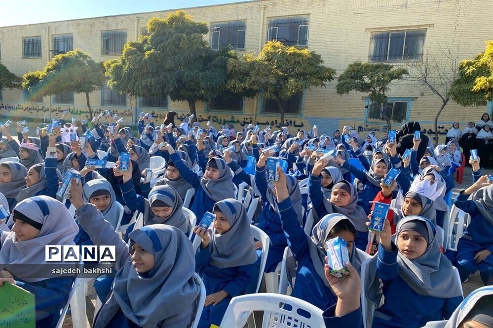 آیین توزیع شیر در مدارس خراسا ن رضوی