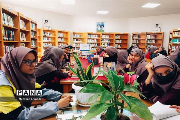 بازدید دانش‌آموزان استان مرکزی از کتابخانه به‌مناسبت هفته کتابخوانی