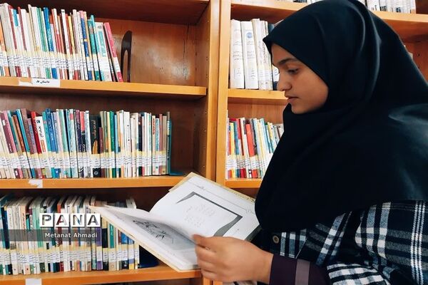 بازدید دانش‌آموزان استان مرکزی از کتابخانه به‌مناسبت هفته کتابخوانی