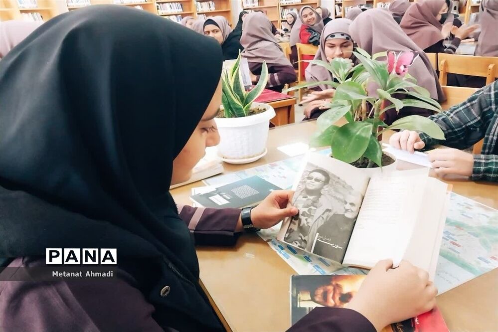 بازدید دانش‌آموزان استان مرکزی از کتابخانه به‌مناسبت هفته کتابخوانی