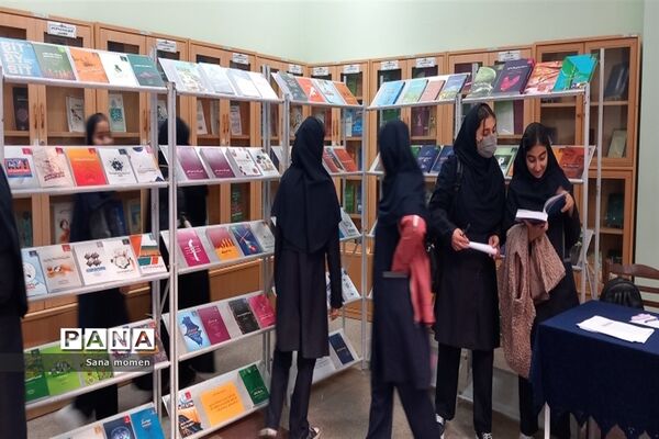بازدیداز کتابخانه مرکزی دانشگاه فردوسی به‌مناسبت هفته کتاب وکتابخوانی