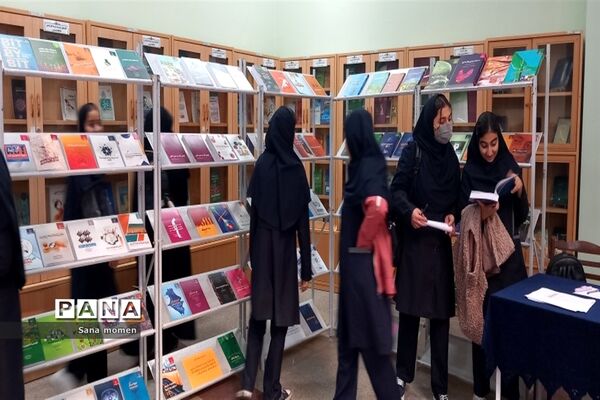 بازدیداز کتابخانه مرکزی دانشگاه فردوسی به‌مناسبت هفته کتاب وکتابخوانی