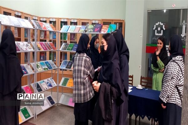 بازدیداز کتابخانه مرکزی دانشگاه فردوسی به‌مناسبت هفته کتاب وکتابخوانی