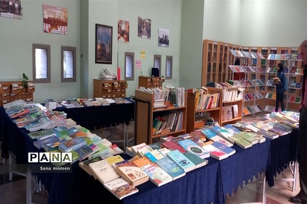 بازدیداز کتابخانه مرکزی دانشگاه فردوسی به‌مناسبت هفته کتاب وکتابخوانی