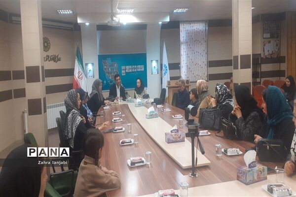 نشست آموزشی تاثیر قصه‌گویی بر پرورش کودک کتابخوان
