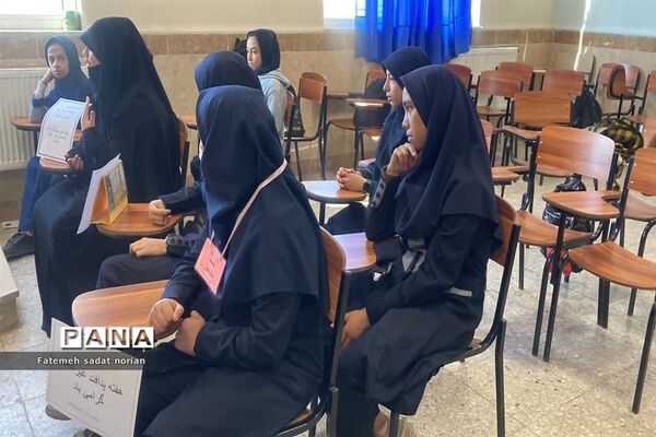 اولین جلسه هیات رئیسه شورای دانش‌آموزی در دبیرستان فاطمه آهنچی منطقه تبادکان