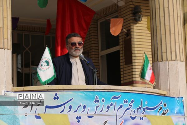 مراسم صبحگاه یار مهربان و نواخته شدن زنگ هفته کتاب در قم