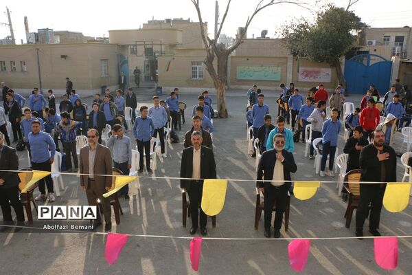 مراسم صبحگاه یار مهربان و نواخته شدن زنگ هفته کتاب در قم