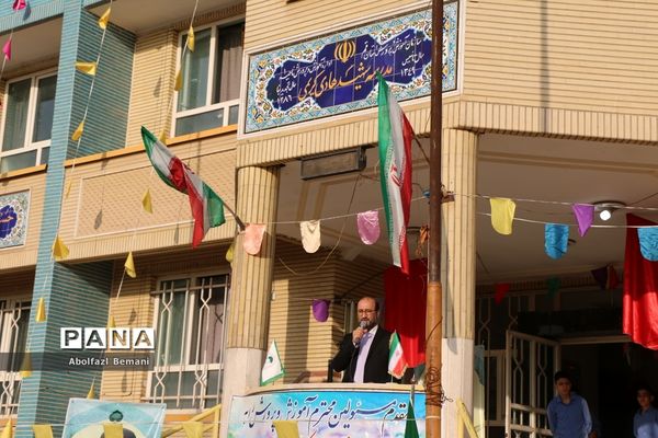 مراسم صبحگاه یار مهربان و نواخته شدن زنگ هفته کتاب در قم